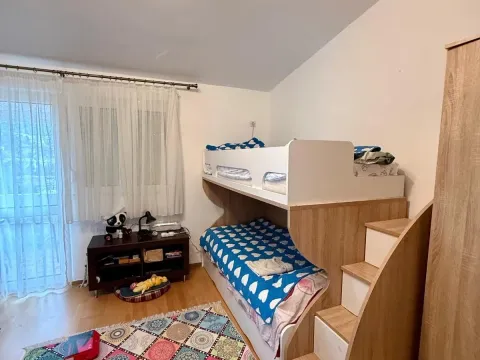 Rent, three bedroom apartment, 140m², Sutomore, Bar - image 12