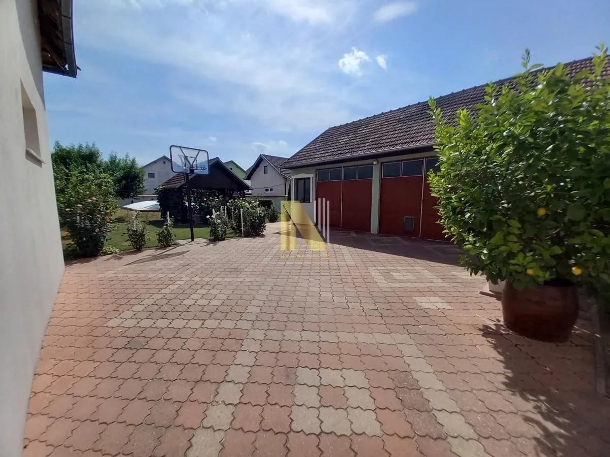 Prodaja, kuća, 272m², Bela Palanka, Srbija
