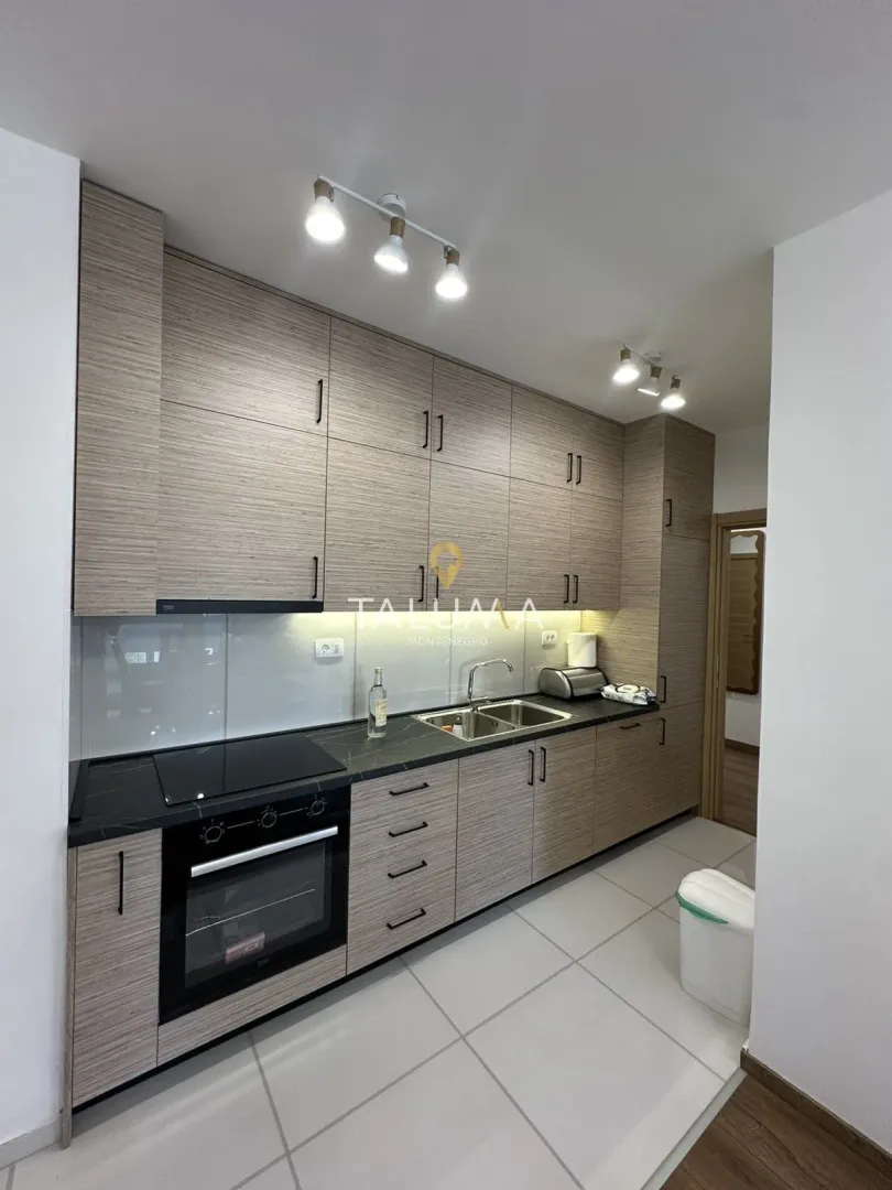 Rent, three bedroom apartment, 100m², City Kvart, Podgorica