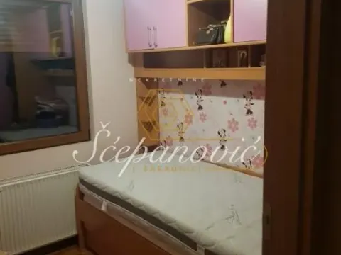 Izdavanje, kuća, 165m², Sremska Kamenica, Petrovaradin - image 11