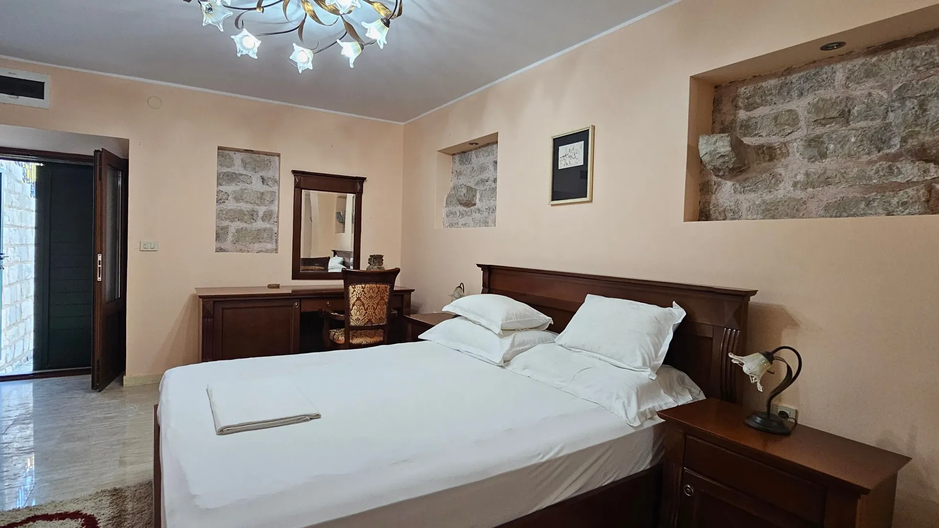 Rent, house, 350m², Blizikuće, Budva