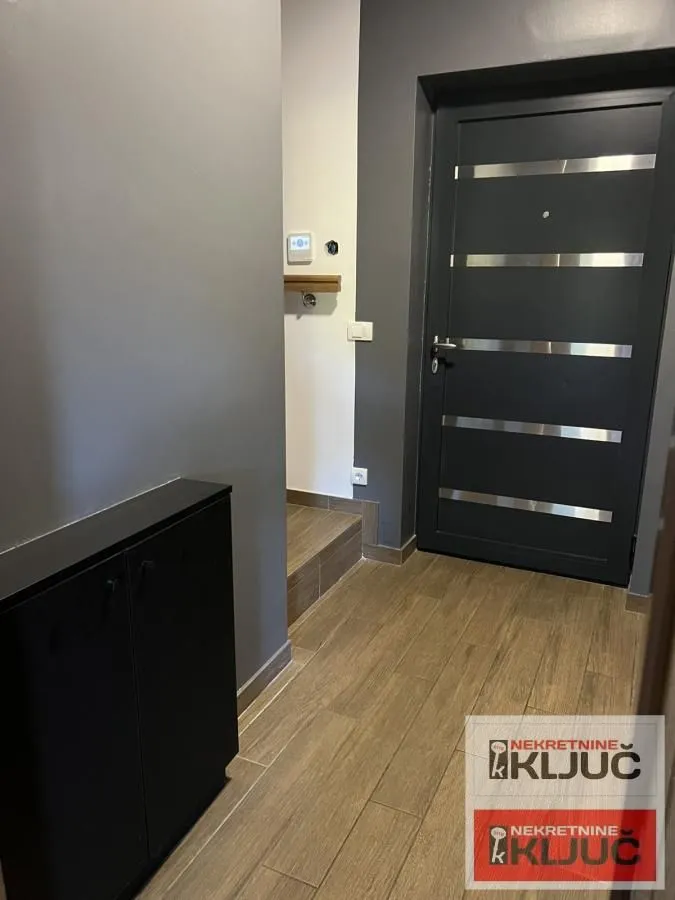 Prodaja, četvorosoban stan, 73m², Alibegovac, Petrovaradin