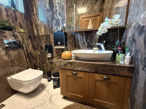 Prodaja, kuća, 270m², Petrovaradin, Novi Sad - image 52