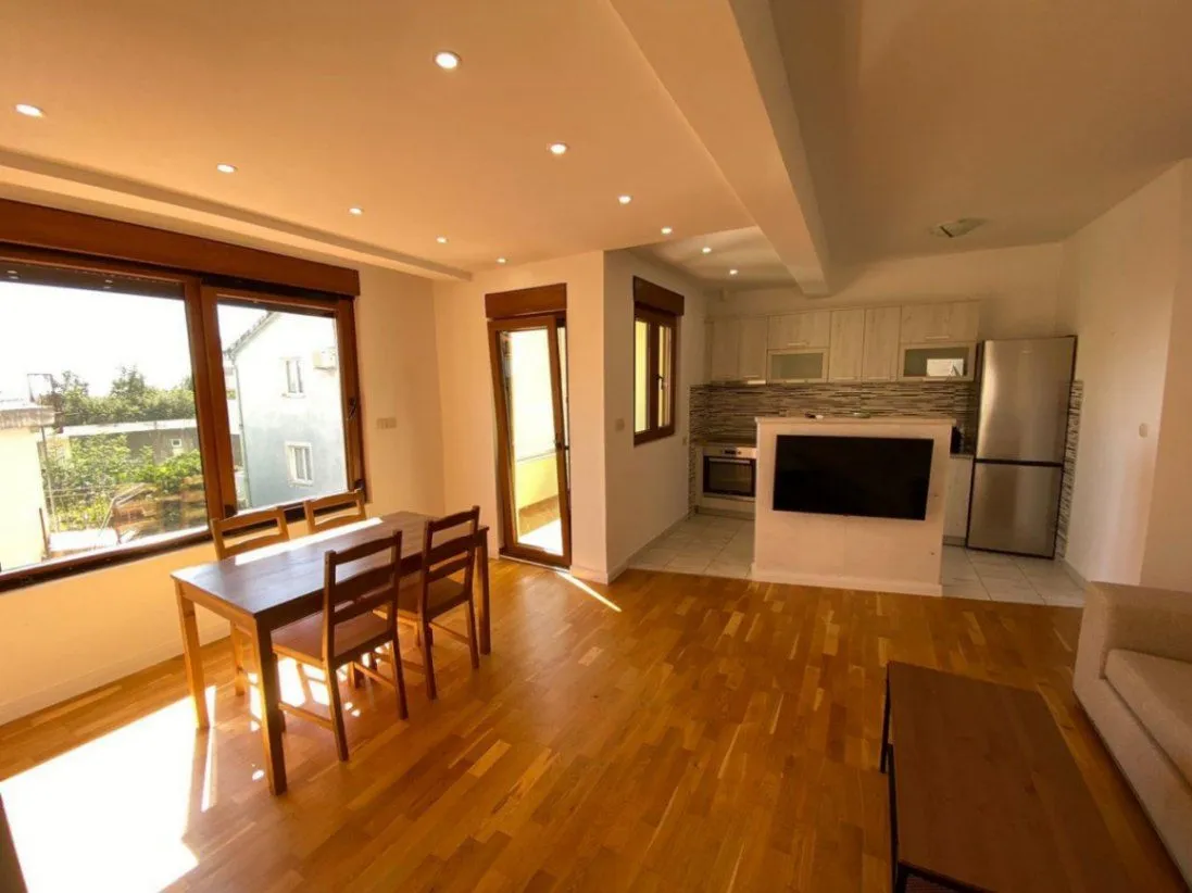 Prodaja, jednosoban stan, 64m², Podmaine, Budva