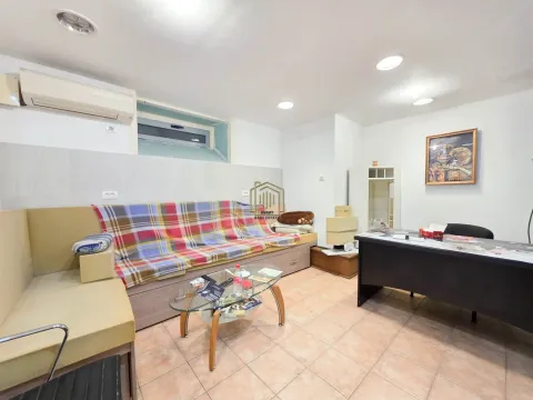 Izdavanje, poslovni prostor, 63m², Podgorica, Crna Gora - image 2