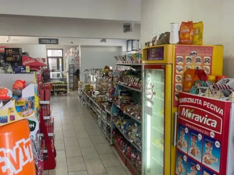 Prodaja, poslovni prostor, 370m², Arilje, Srbija - image 7