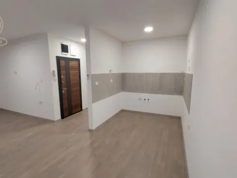 Prodaja, četvorosoban stan, 78m², Alibegovac, Petrovaradin - image 1