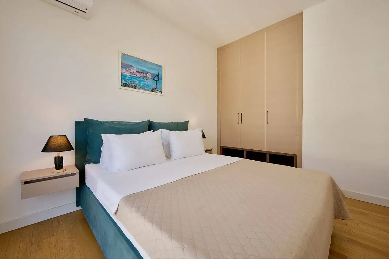 Rent, one bedroom apartment, 52m², Bečići, Budva