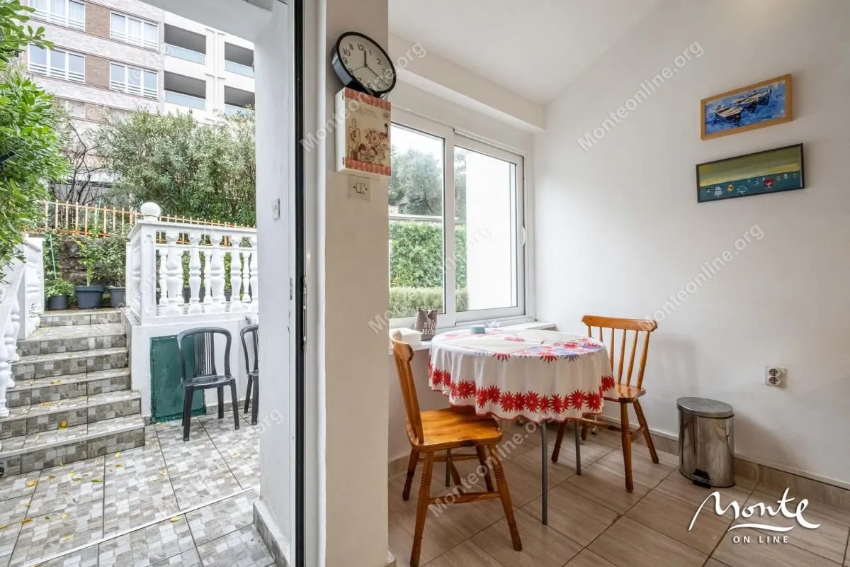 Prodaja, dvosoban stan, 55m², Krašići, Tivat