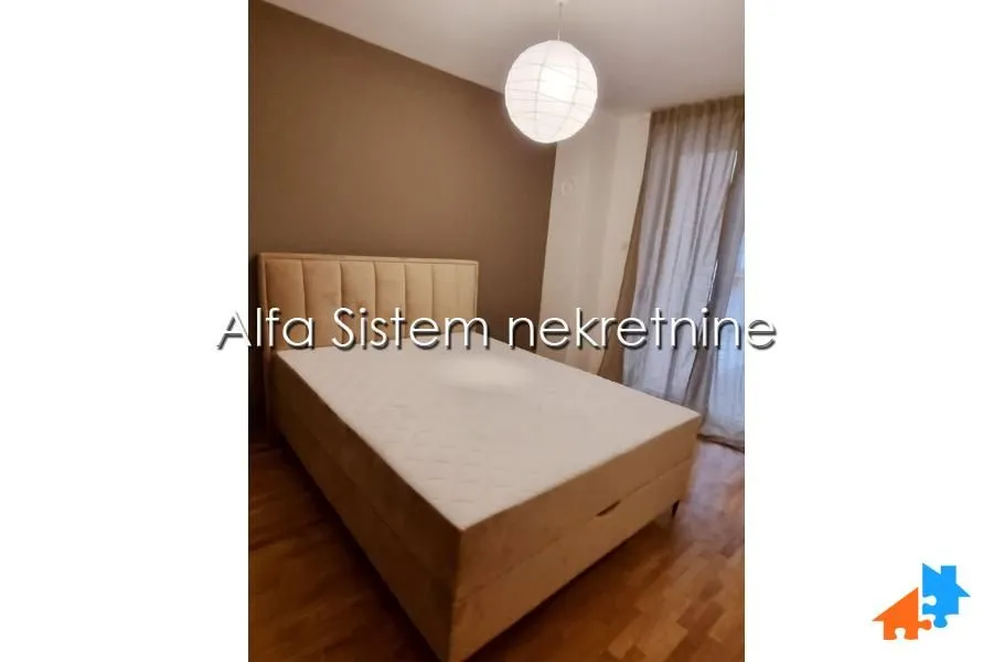 Izdavanje, trosoban stan, 97m², Vračar Sve Podlokacije, Beograd