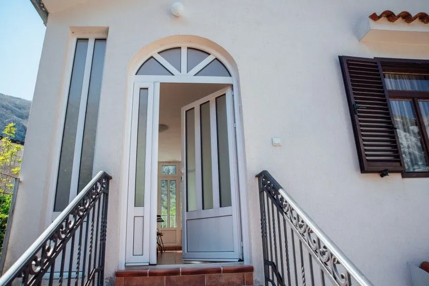 Sale, house, 300m², Kotor, Crna Gora