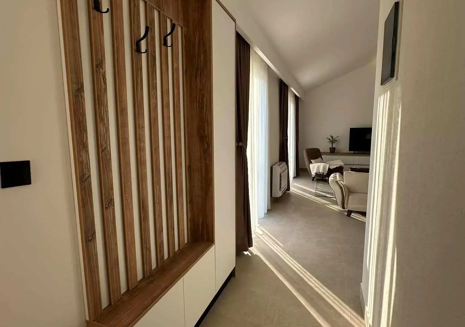 Izdavanje, dvosoban stan, 90m², Seljanovo, Tivat