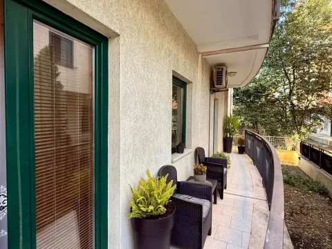 Izdavanje, trosoban stan, 100m², Tuški Put, Podgorica - image 12