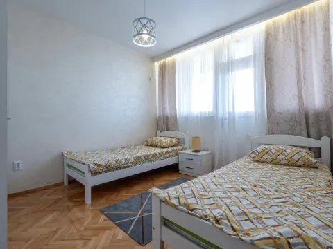 Izdavanje, dvosoban stan, 75m², Pejton, Podgorica - image 20