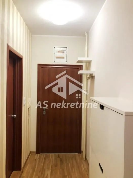 Izdavanje, dvosoban stan, 50m², Kalenić Pijaca, Vračar Sve Podlokacije