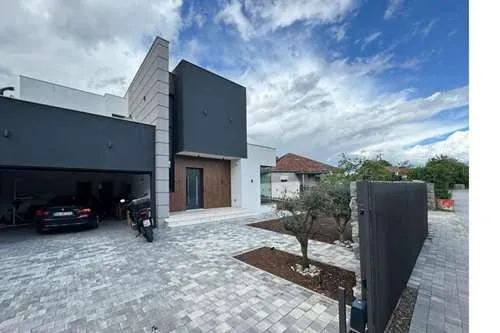 Rent, house, 300m², Gornja Gorica, Podgorica