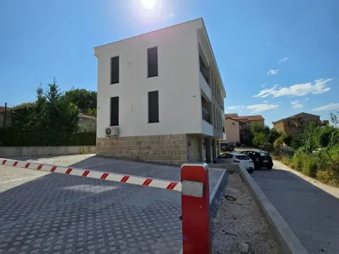 Izdavanje, stan, 50m², Tivat, Crna Gora - image 2