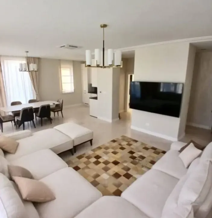 Prodaja, trosoban stan, 198m², Bečići, Budva