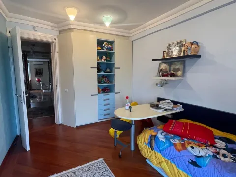 Izdavanje, četvorosoban stan, 135m², Vračar Sve Podlokacije, Beograd - image 10