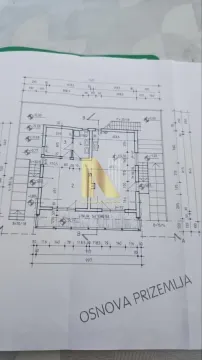 Arhitektonski nacrt i osnova prizemlja objekta. - image 10