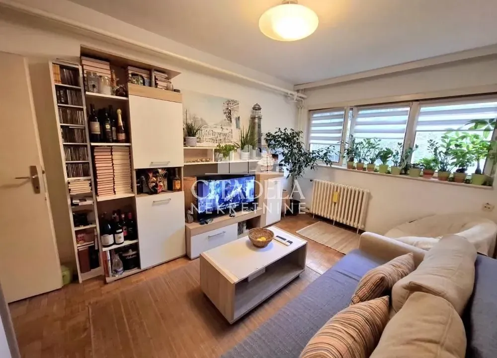 Prodaja, dvosoban stan, 39m², Skojevsko Naselje, Beograd