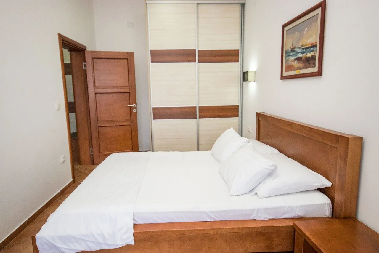 Izdavanje, jednosoban stan, 45m², Dobra Voda, Budva