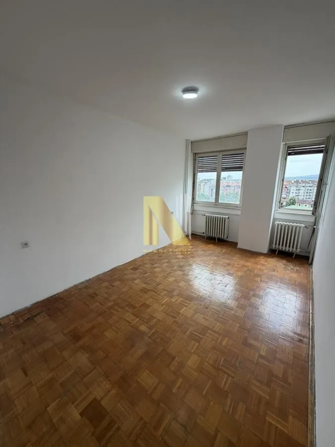 Izdavanje, četvorosoban stan, 94m², Bulevar Oslobodjenja, Novi Sad Sve Podlokacije