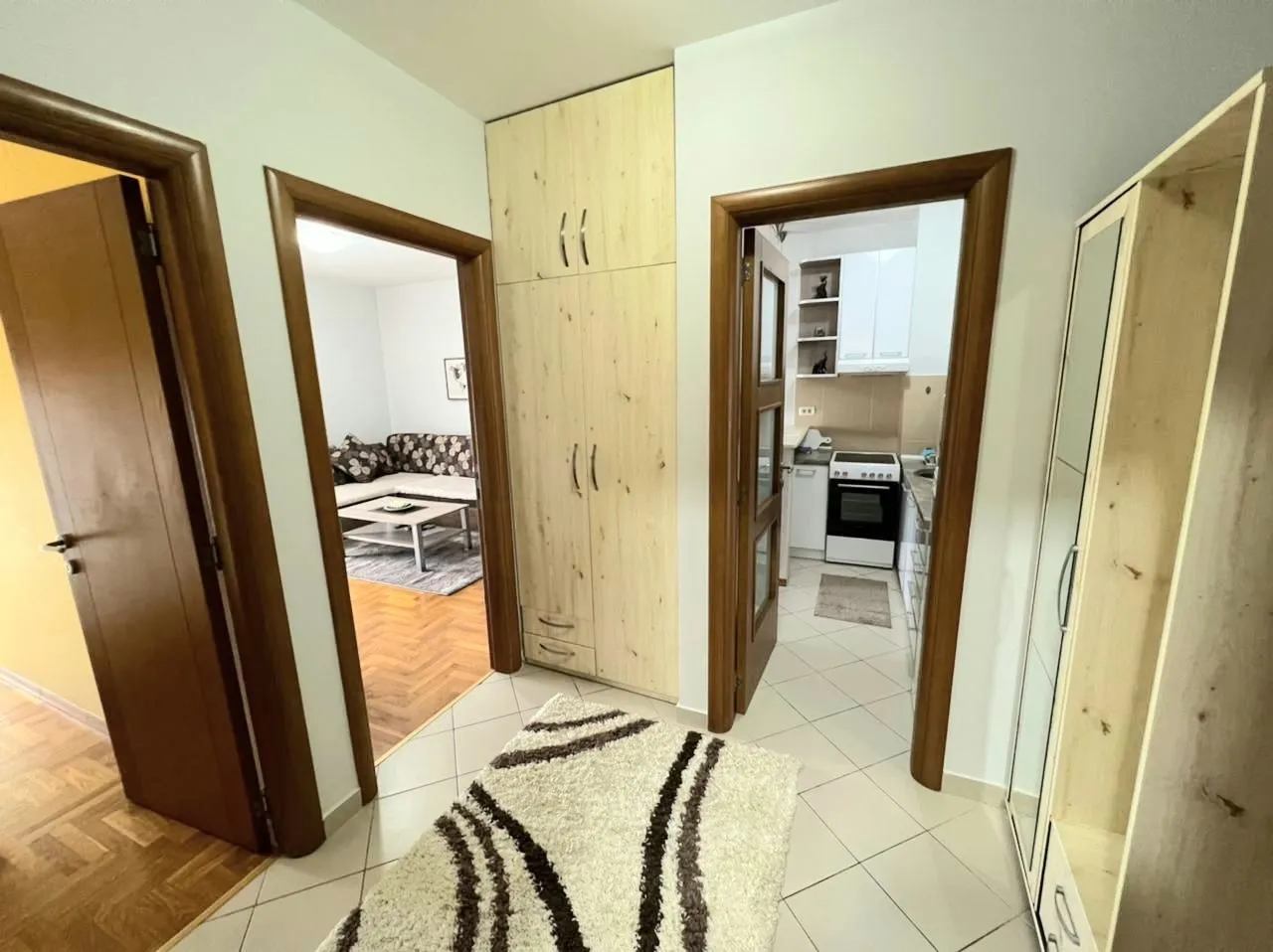Izdavanje, jednosoban stan, 47m², Pobrežje, Podgorica