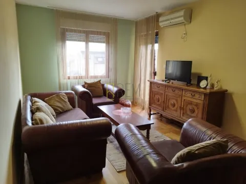 Izdavanje, jednosoban stan, 50m², Stari Aerodrom, Podgorica - image 2