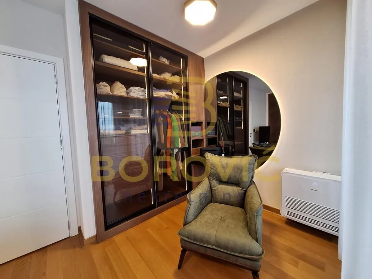 Prodaja, četvorosoban stan, 157m², Zemun Sve Podlokacije, Beograd