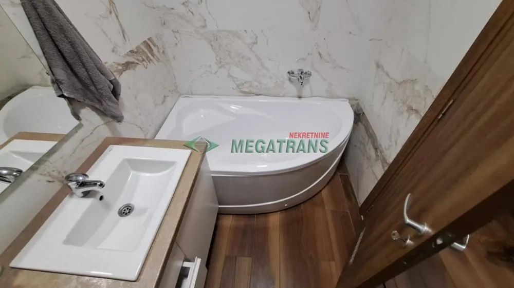 Izdavanje, četvorosoban stan, 100m², Novi Sad Sve Podlokacije, Novi Sad