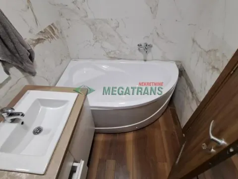 Izdavanje, četvorosoban stan, 100m², Centar, Novi Sad - image 15