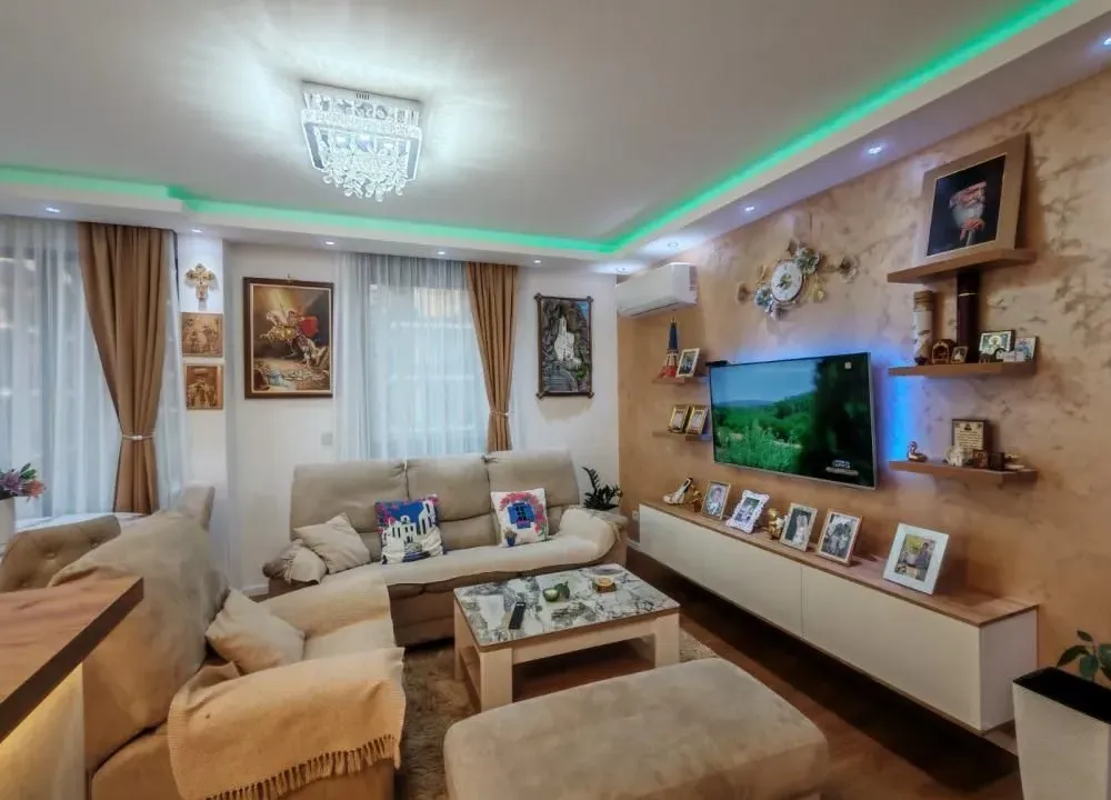 Izdavanje, trosoban stan, 65m², Višnjička Banja, Palilula Sve Podlokacije