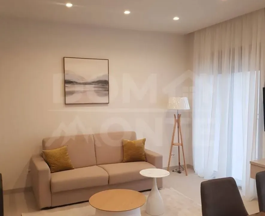 Izdavanje, dvosoban stan, 55m², Tivat, Crna Gora