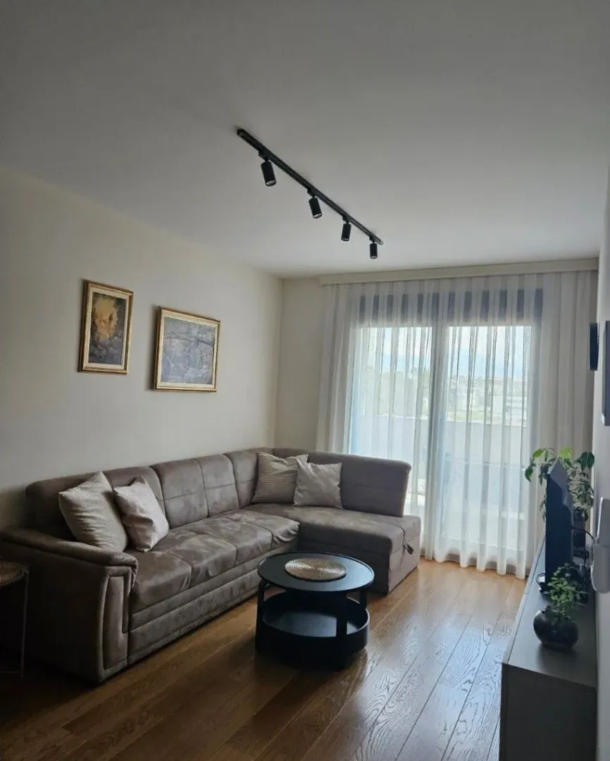 Prodaja, dvosoban stan, 70m², Tološka šuma, Podgorica