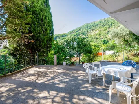 Sale, house, 195m², Bečići, Budva - image 17