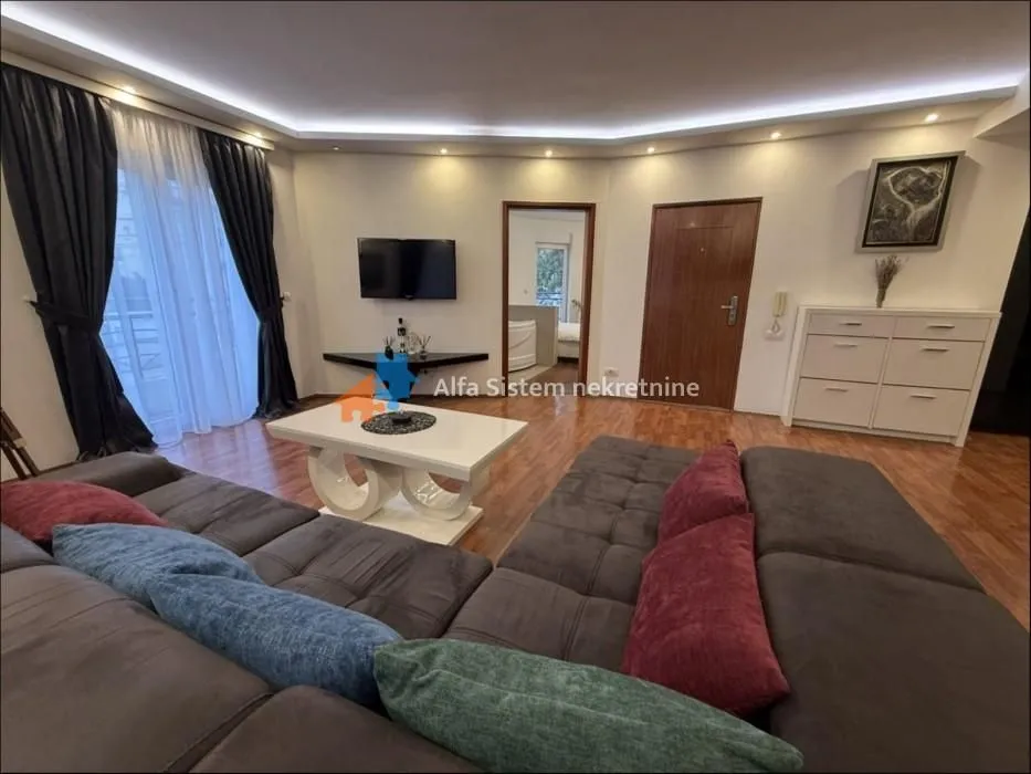 Izdavanje, trosoban stan, 72m², Žarkovo, Beograd