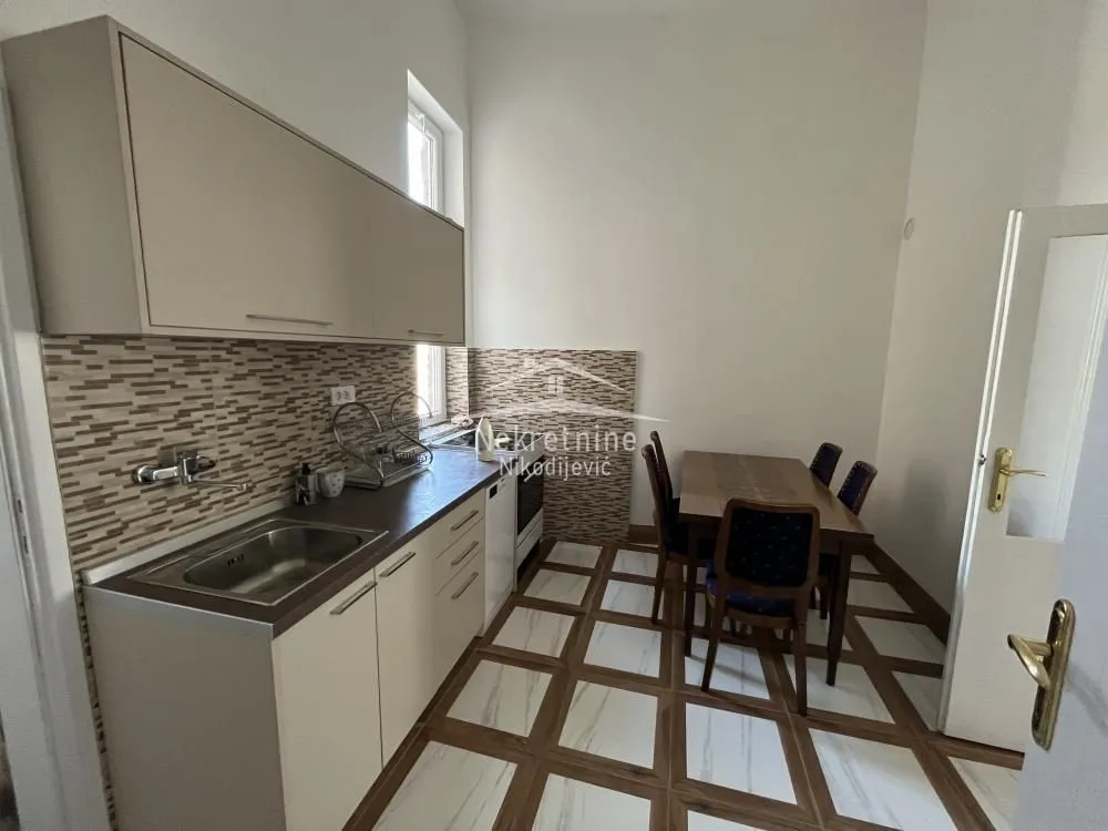 Izdavanje, dvosoban stan, 71m², Zemun Centar, Zemun Sve Podlokacije