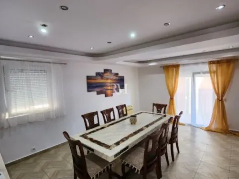 Rent, three bedroom apartment, 150m², Centar, Tivat - image 5