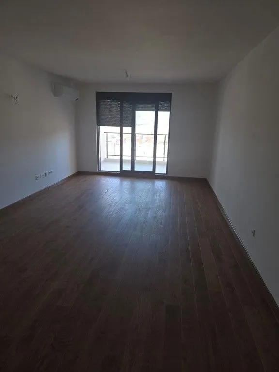 Prodaja, trosoban stan, 127m², Tološka šuma, Podgorica