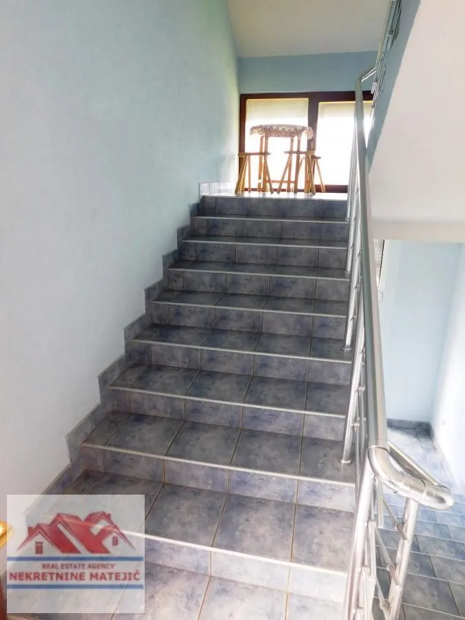 Prodaja, kuća, 264m², Korićani, Kragujevac