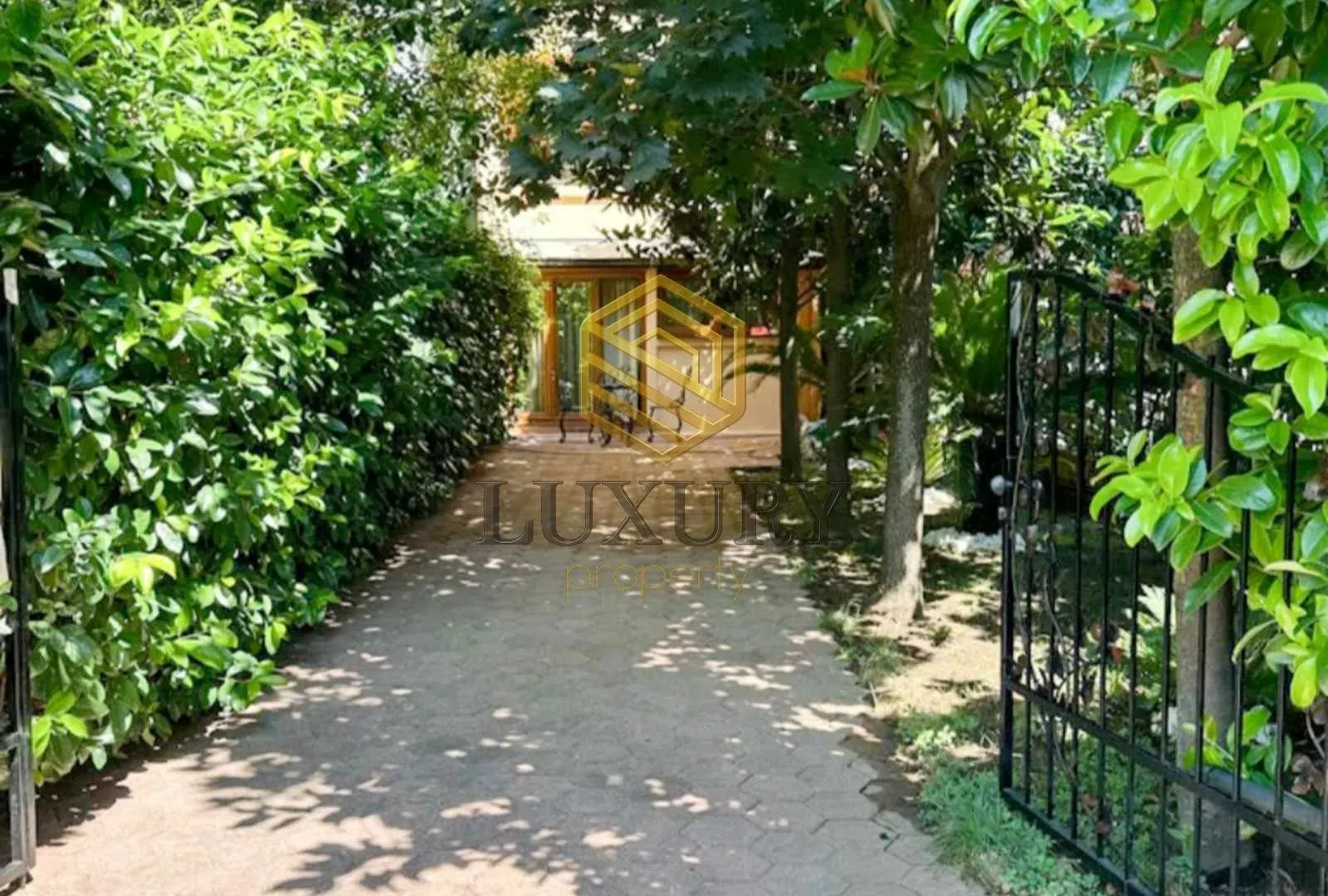 Prodaja, kuća, 200m², Gorica C, Podgorica