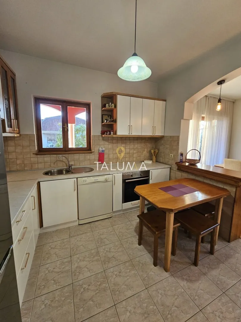 Rent, house, 216m², Dalmatinska ulica, Podgorica