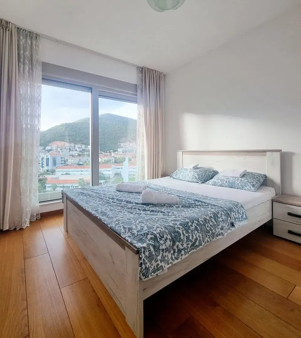Izdavanje, dvosoban stan, 103m², Budva okolina, Budva