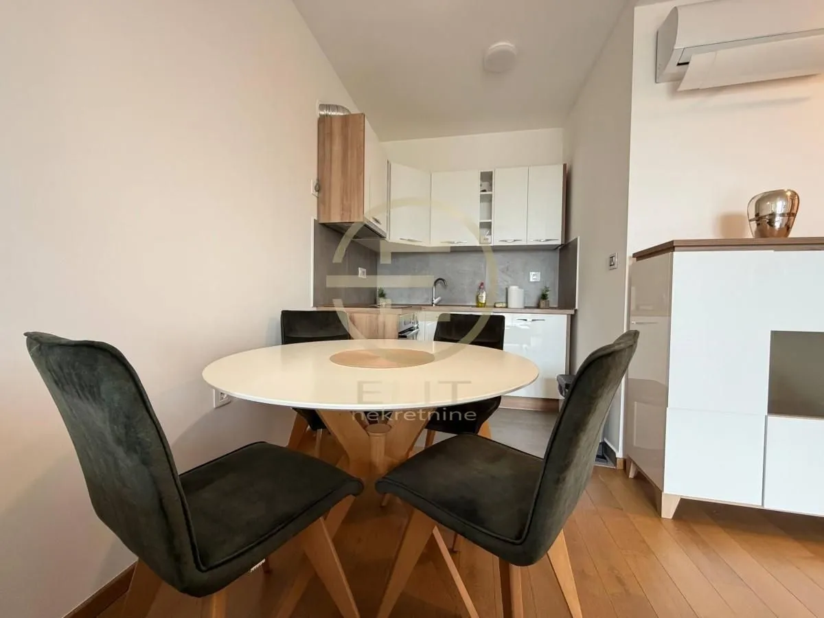 Izdavanje, stan, 43m², Bulevar Evrope, Novi Sad Sve Podlokacije