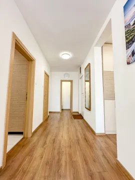 Rent, three bedroom apartment, 110m², Tološka šuma, Podgorica - image 15