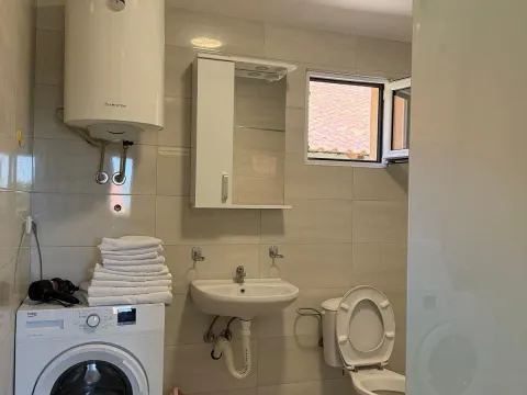 Izdavanje, trosoban stan, 85m², Gradiošnica, Tivat - image 14