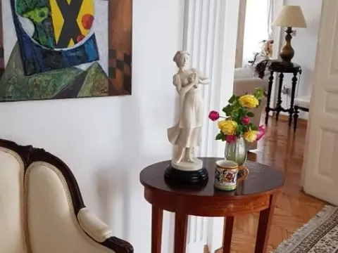 Izdavanje, četvorosoban stan, 120m², Stari Grad, Beograd - image 1