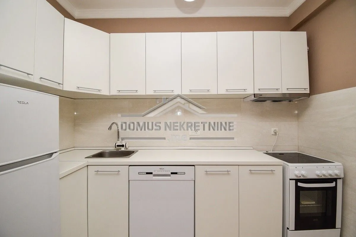 Izdavanje, jednosoban stan, 49m², Central Point, Podgorica