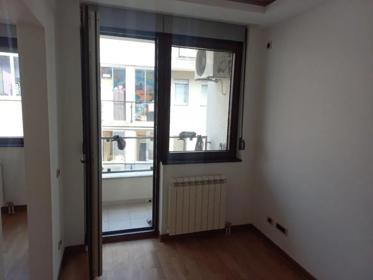 Izdavanje, trosoban stan, 91m², Kalenić Pijaca, Vračar Sve Podlokacije